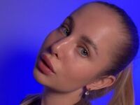 camslut topless AnnelleToulson