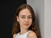 topless camgirl CleoraClouden