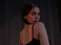 cam girl masturbating with vibrator GertudeCova