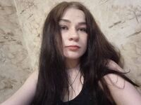 camgirl playing with vibrator MilanaCroft