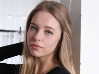 masturbating girl AnnetteMajid