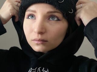 topless cam girl ArieAravjo