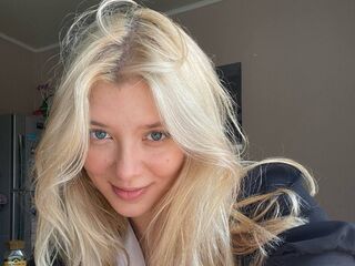 camwhore fingering shaved pussy AshleaVadner