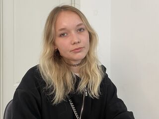 camgirl masturbating with sextoy BonnieRad