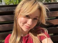 cam girl playing with sextoy CelestineVale