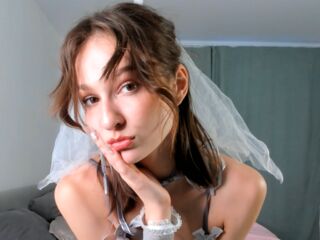 cam girl masturbating with dildo ClementinaDrouin