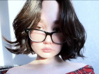 naughty camgirl masturbating with vibrator CoralMatteis