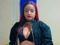 camgirl playing with dildo DaphneFiore