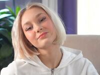 cam girl playing with vibrator ElaynePestone