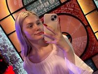 camgirl playing with vibrator EleneAxley