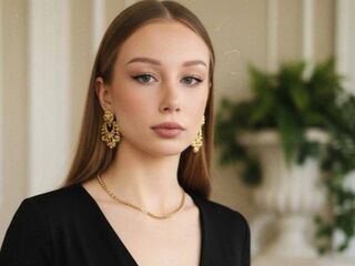 adult cam show EmaGurrad