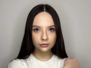 naughty cam girl fingering shaved pussy EmikoTriana