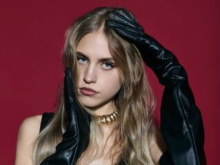 naughty camgirl fingering pussy EveTottingham