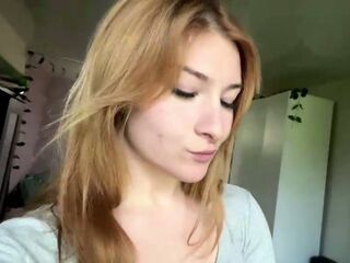 cam girl masturbating with vibrator FereykaSimons