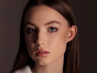 masturbating cam girl JaneneFeig