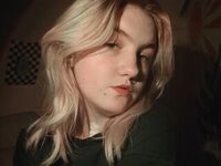 topless cam girl JuliaJips