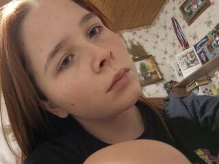 naughty cam girl fingering shaved pussy KailaBergh