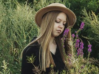 shaved pussy cam KarenLowe