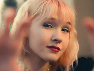 naughty camgirl fingering pussy KarlaFriedline