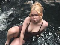 nude webcam girl photo KiriWhite