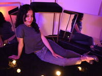 hot cam girl fingering shaved pussy KyaraLux