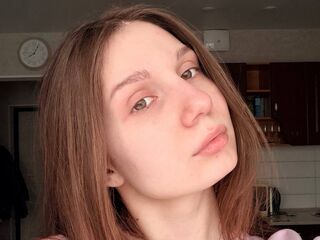 camgirl fingering shaved pussy LaraVenn