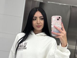 topless webcamgirl LauraMeeth