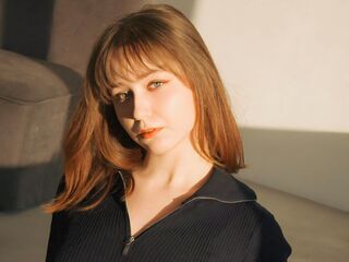 camgirl masturbating with vibrator LeomaBras