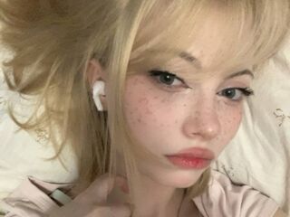 nude cam girl photo LeonardaZeeman