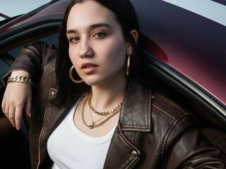 masturbating camgirl LeraMednis