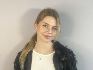 webcamgirl chat room LiaMotzer