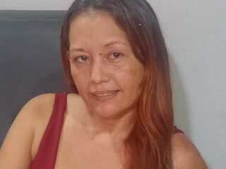 camgirl playing with dildo Luzmari