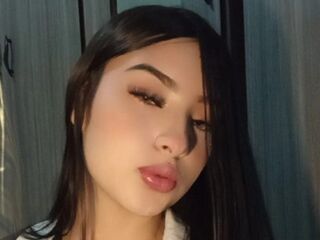 masturbating cam girl MadelynFabbro