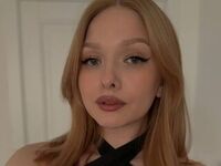 camgirl masturbating with dildo MaryLeens