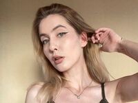 cam girl playing with sextoy MelaniaMayers