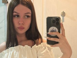 camwhore masturbating with vibrator MiaRioti