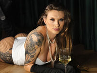 shaved pussy web cam MiaSalles