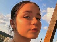 girl MilanaStrain