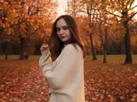 camgirl fingering shaved pussy MillisaTravel