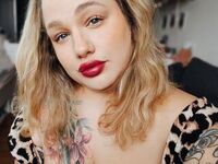 naked camgirl photo MillsEmma