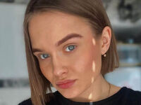 naked girl with webcam MyriamQuinnan