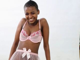 naked webcamgirl NaomiBrookes