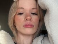 fingering webcamgirl RenitaKoo