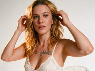 camgirl playing with vibrator RhondaRump
