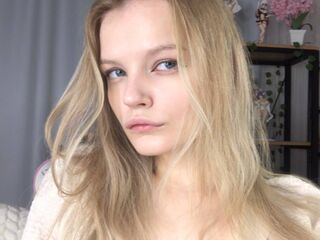 naked camgirl fingering pussy ShelyMilan
