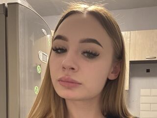 hot cam girl fingering shaved pussy SofiaKolen