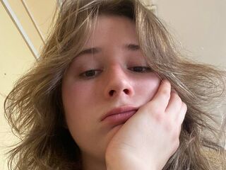 naughty cam girl fingering pussy TessTelles