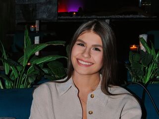 fingering camgirl TiaBeumer