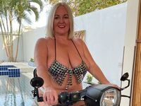 mastubating web cam girl TrishLabone