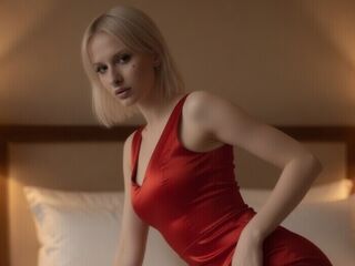 camgirl playing with vibrator WildaDorney